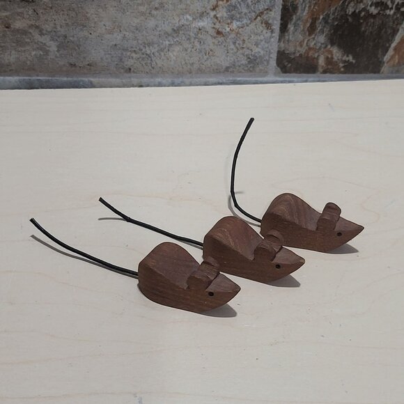 Vintage Three Miniature Wooden Mice Figurines Handmade Craft - Picture 4 of 9